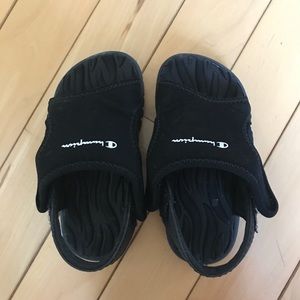 Black Champion sandals size 6 Toddler boy